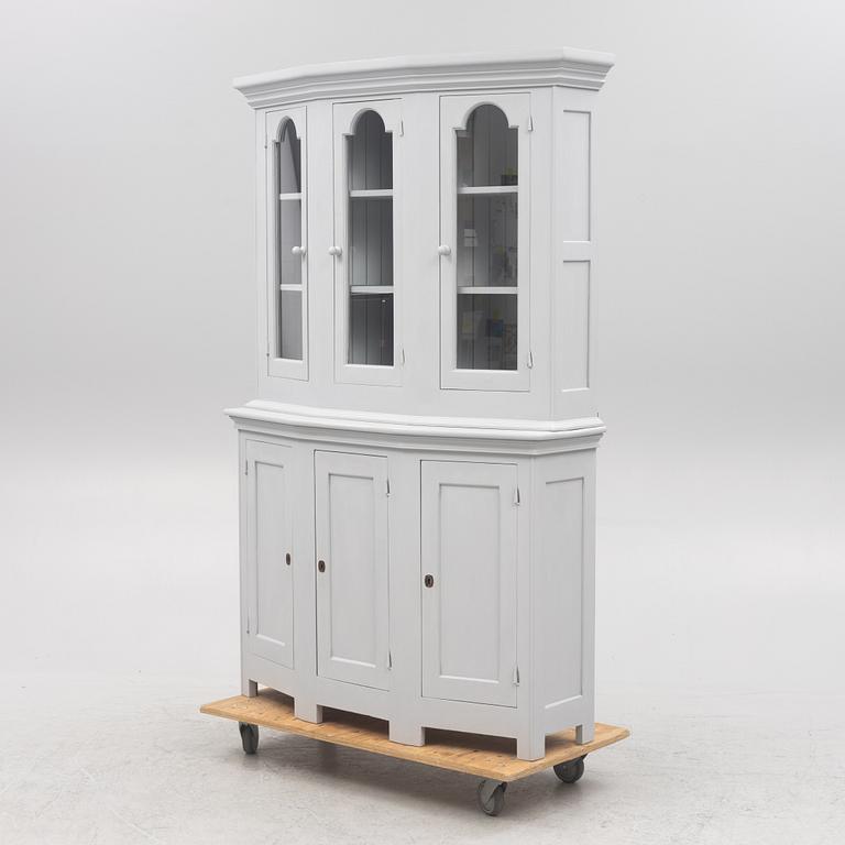 A display cabinet, 20th Century.