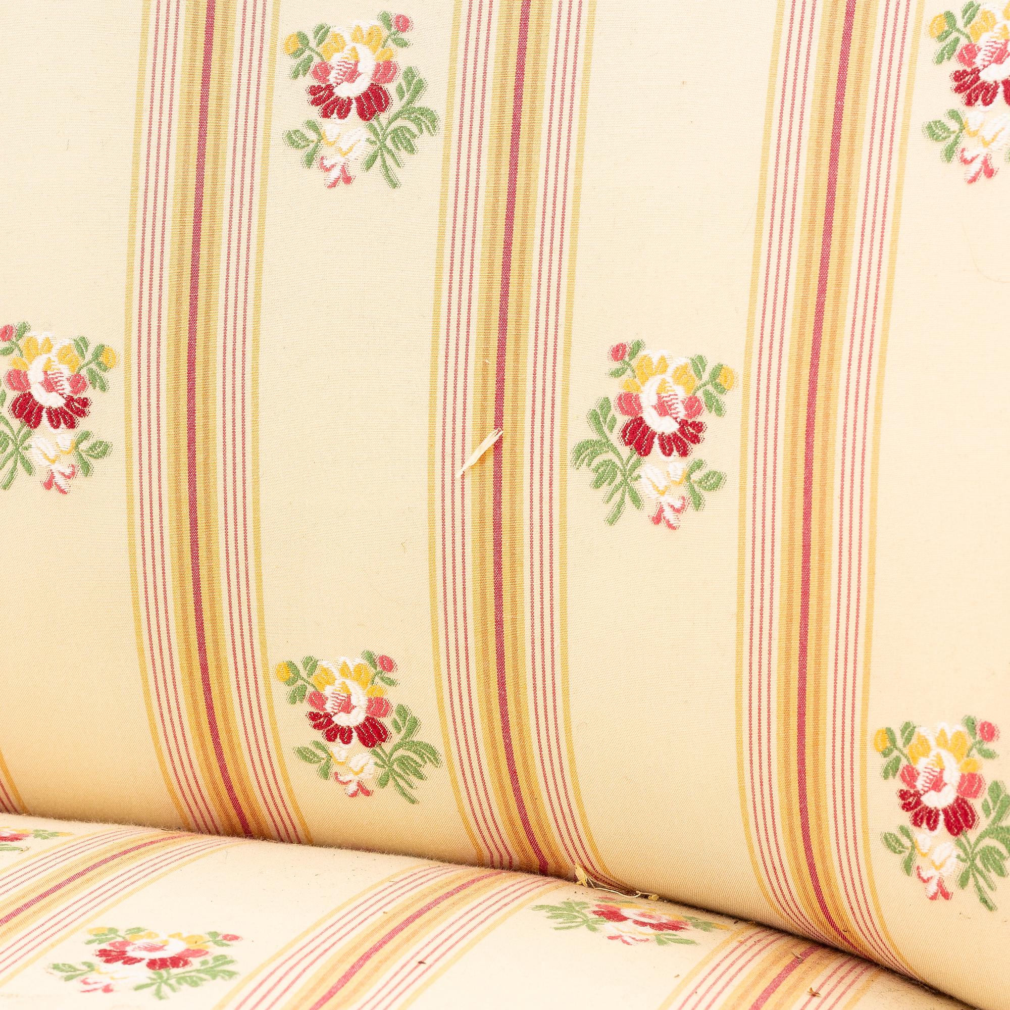 Soffgrupp, 3 delar, gustaviansk stil, 1900-talets första hälft.