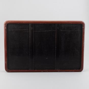A Japanese lacquered tray, 20th century.