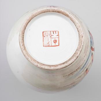 VAS, porslin, Kina, sannolikt 1900-tal.