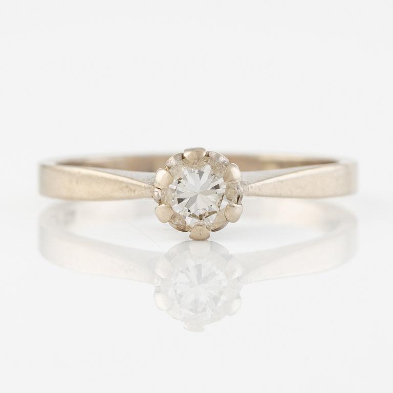 Ring, enstensring, 18K vitguld med briljantslipad diamant.
