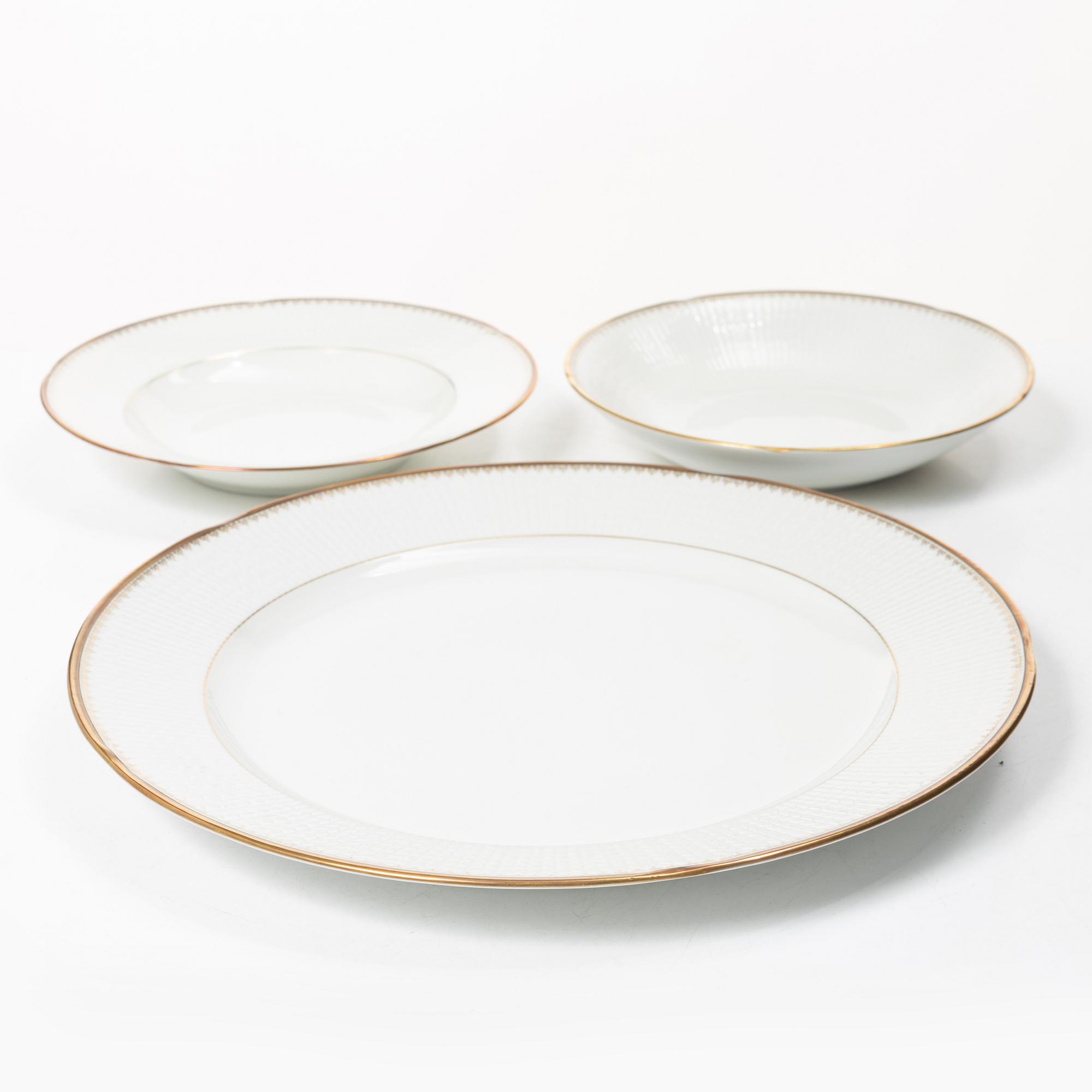 Louise Adelborg, A dinner service, 74 pieces, porcelain, "Swedish Grace/Kardinal", Rörstrand.