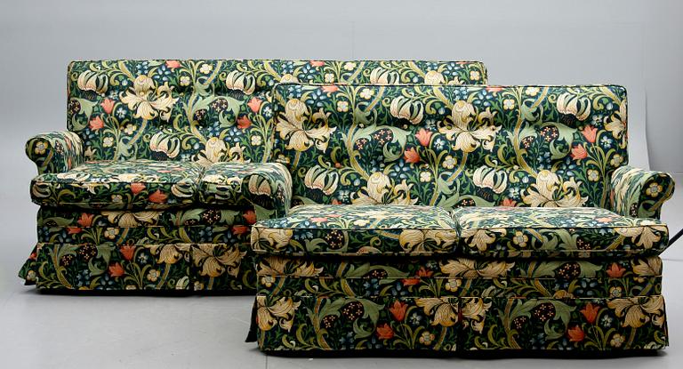 SOFFOR, 2 st, klädda med tyget "Golden Lily" av William Morris, 1900-tal.