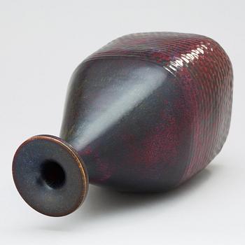 A Stig Lindberg stoneware vase, Gustavsberg 1967.