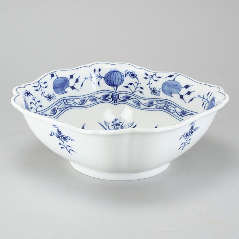 SKÅL, porslin, Meissen, "lökmönstret", 1900-tal.