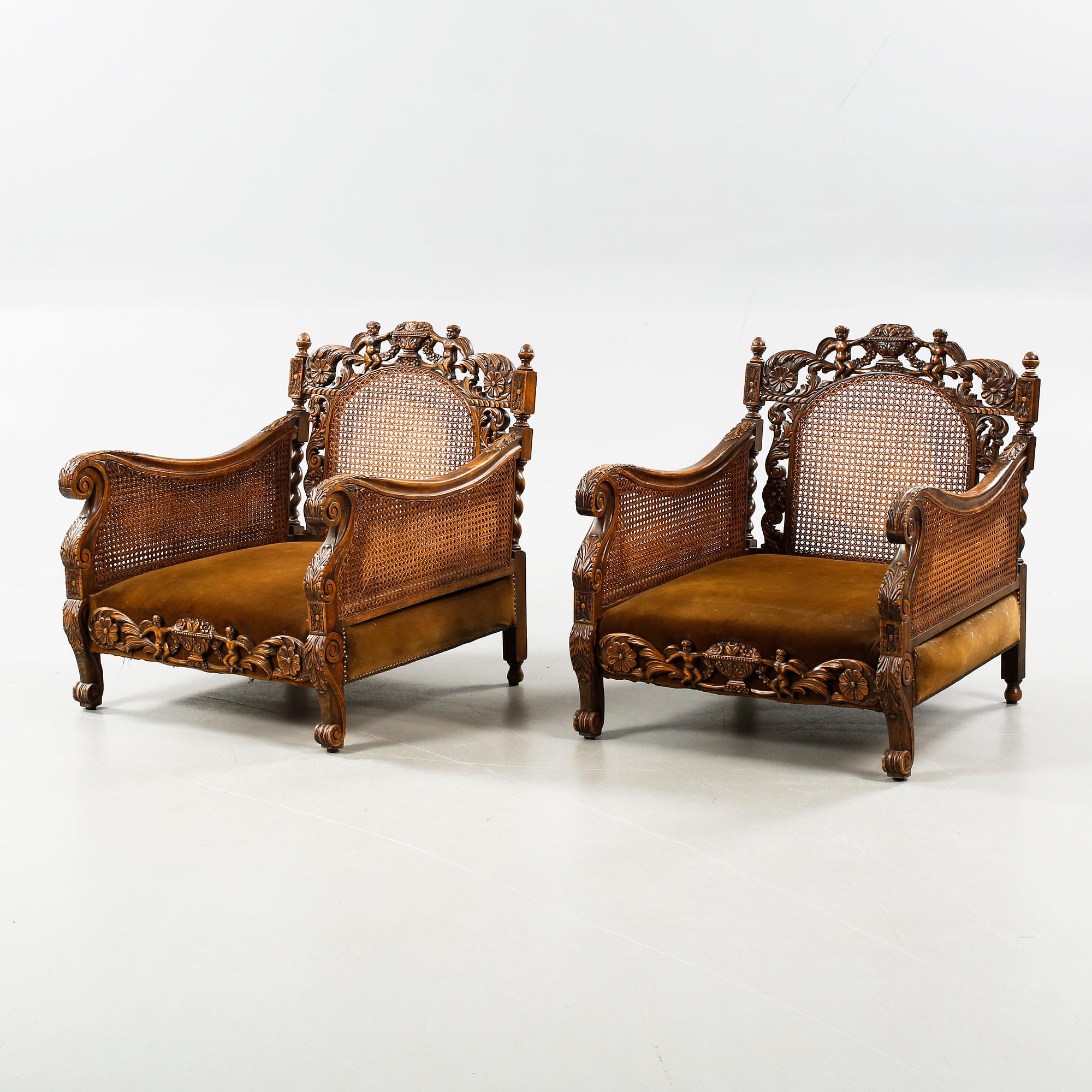 A pair of armchair from the first half of the 20th century.