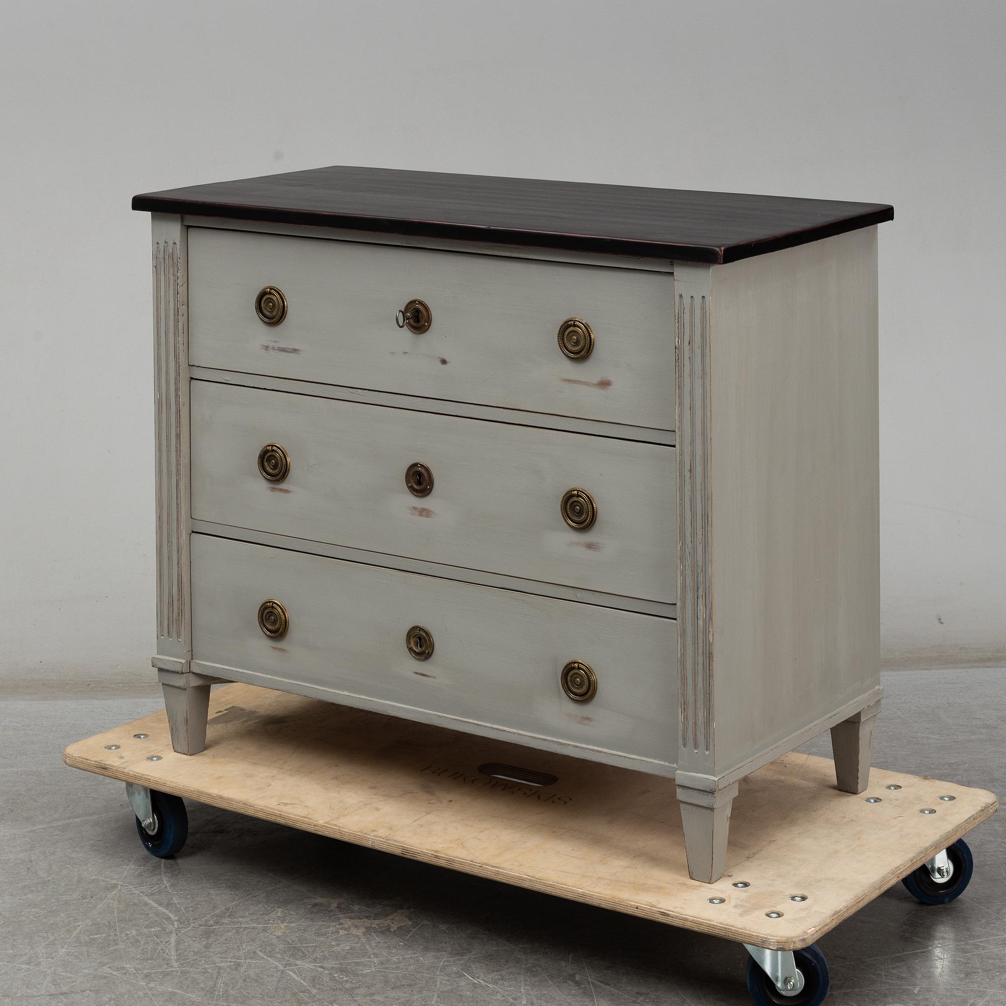 BYRÅ, gustaviansk stil, omkring 1900.