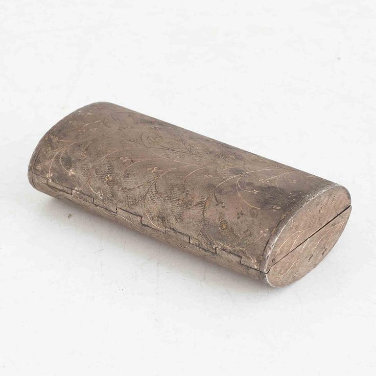 Powder box and cigarette case, silver, including Finland 1912.