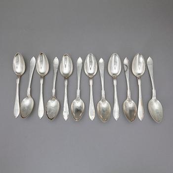 BORDSSKEDAR, 11 delar, silver, Guldsmedsaktiebolaget, Sockholm, 1921. Tot vikt 661 gram.