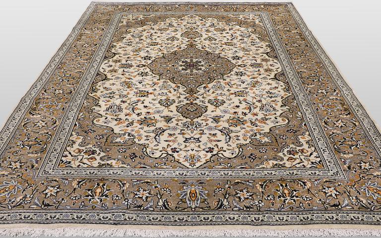 A Keshan carpet, 295 x 199 cm.