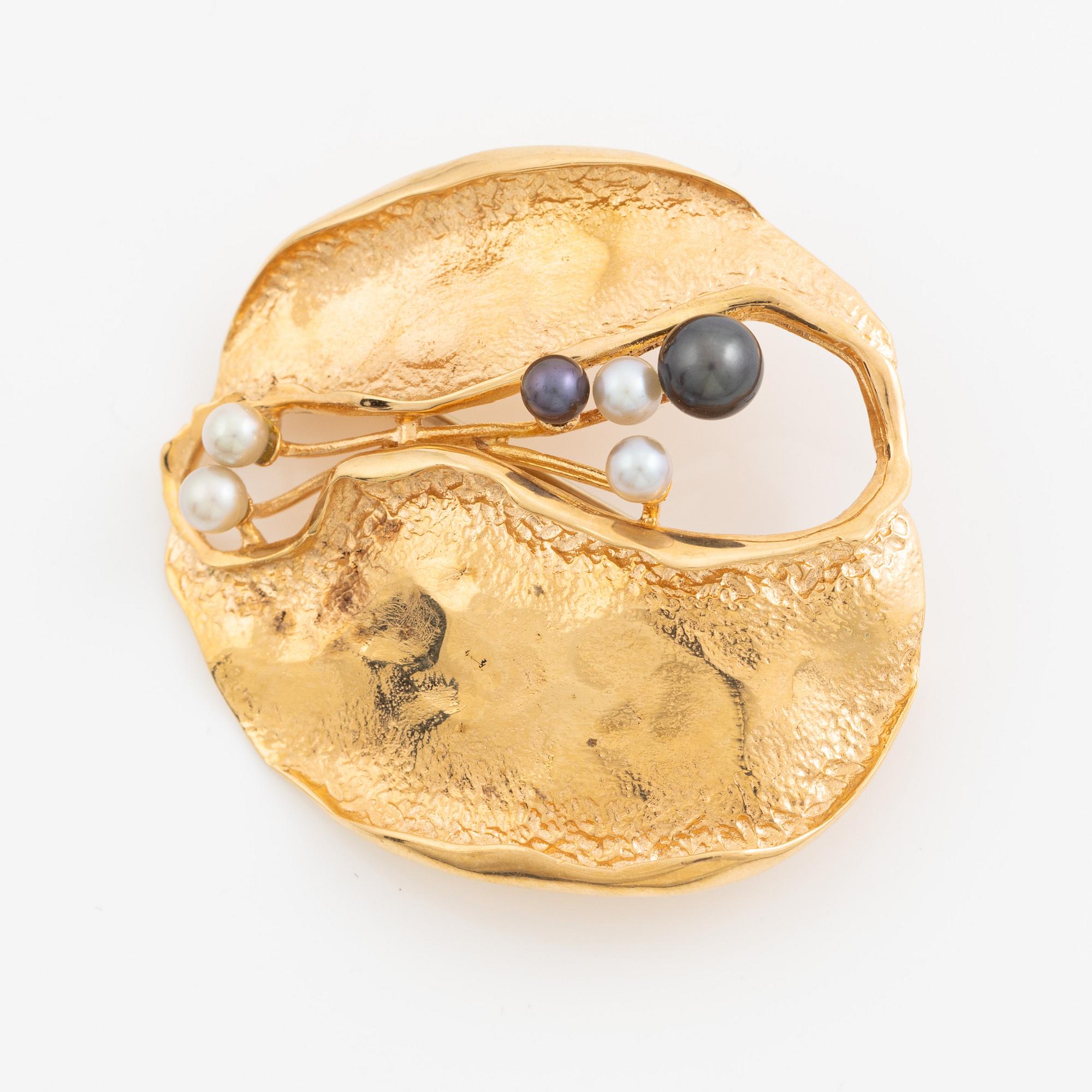 Brosch, 18K guld med odlade pärlor.