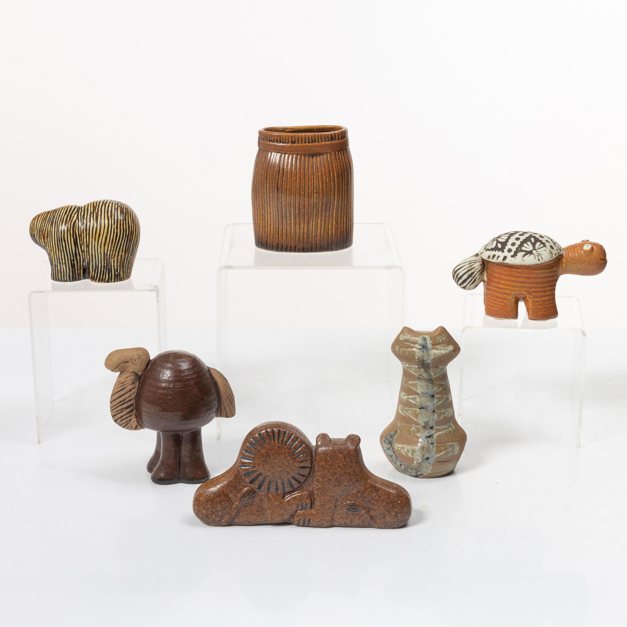 Lisa Larson, Figurines and vase, 6 pieces, Gustavsberg.