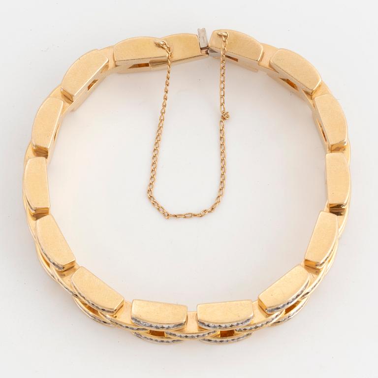 18K gold and brilliant-cut diamond bracelet.
