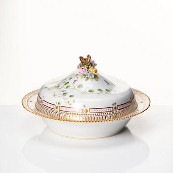 A Royal Copenhagen 'Flora Danica' dish with cover, Denmark, 20th Century.