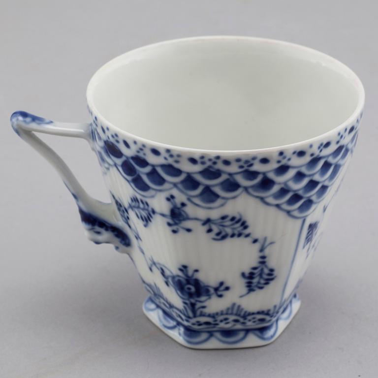 KAFFESERVIS, 26 delar, porslin, "Musselmalet", Royal Copenhagen.