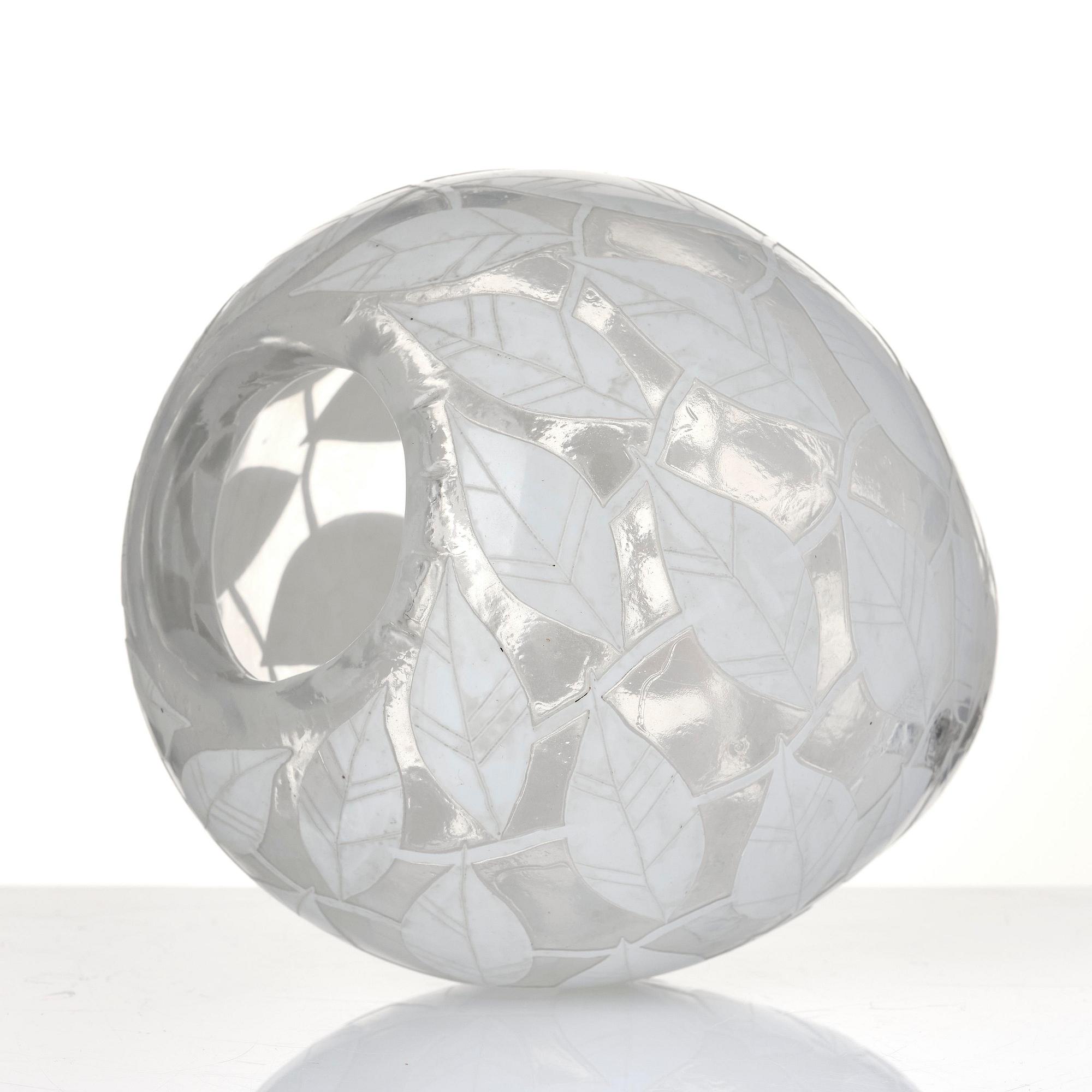 Sven Erik Skawonius, a cameo glass vase, Kosta, Sweden, 1940s, model 182.