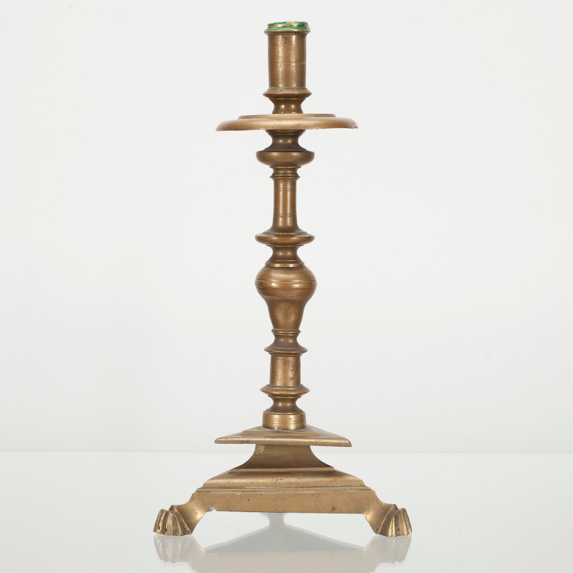 LJUSSTAKE, mässing, troligen Spanien 1600-talets slut.