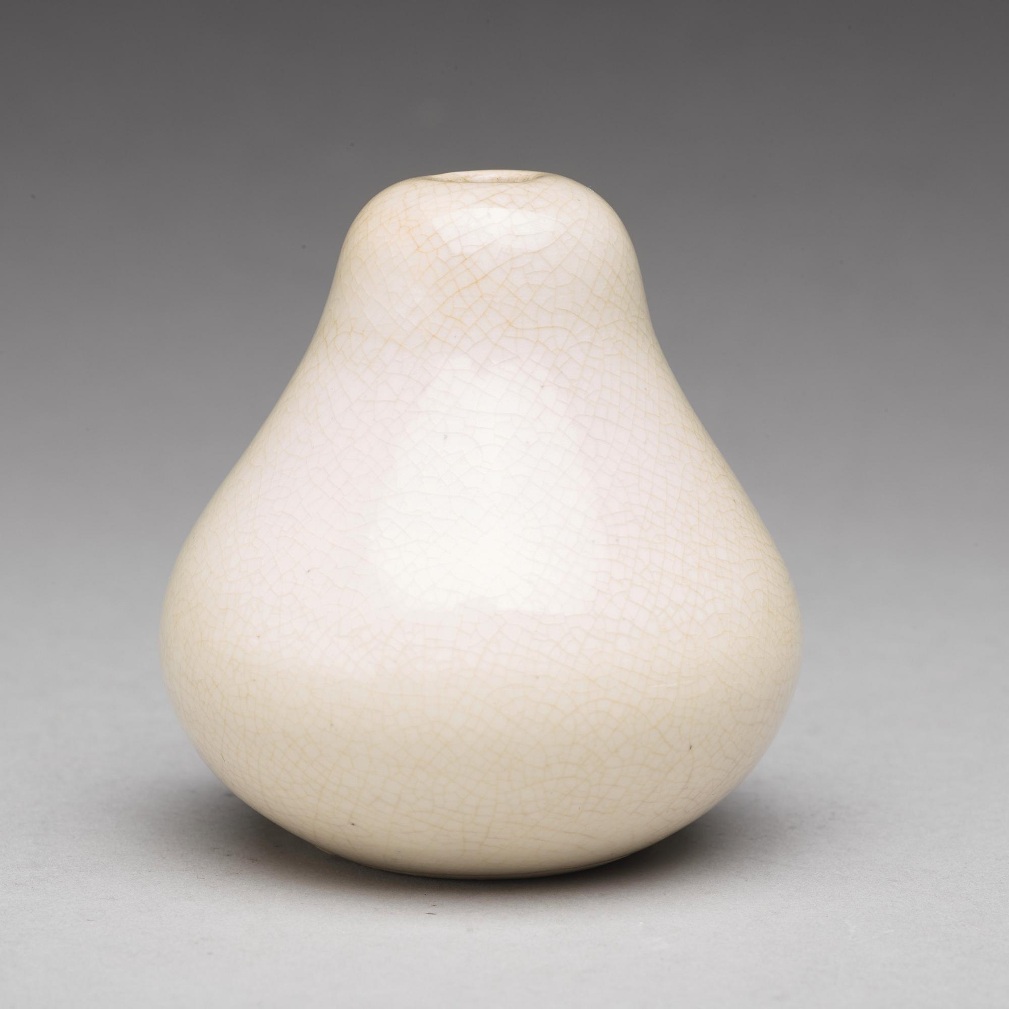 A small white ge glazed pear shaped vase/water pot, Qing dynasty, Kangxi (1662-1722).