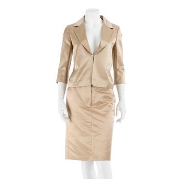 340. MAX MARA, a two-piece suit consisting of jacket and skirt. Size 40.