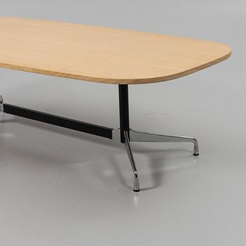 Charles & Ray Eames, Table, "Segmented table", Vitra.