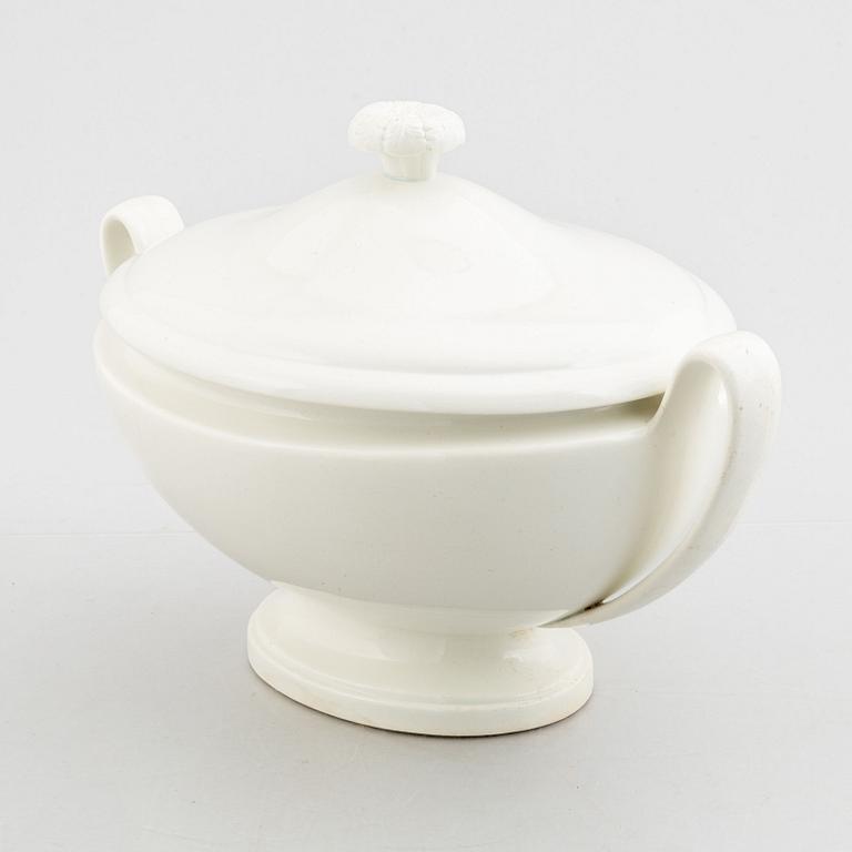 A creamware tureen with cover, Rörstrand, Sweden, first half of the 20th century.