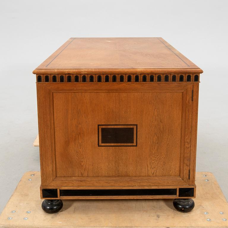 Desk in Baroque style, first half of the 20th century.