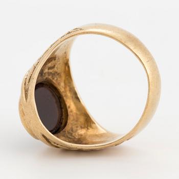 Ring 14K guld med svart sten.