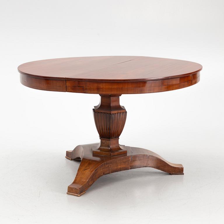 A dining table, late 19th Century.