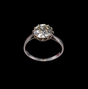 A RING, old cut diamond c. 1.80 ct. I/J/si. Weight 4 g.