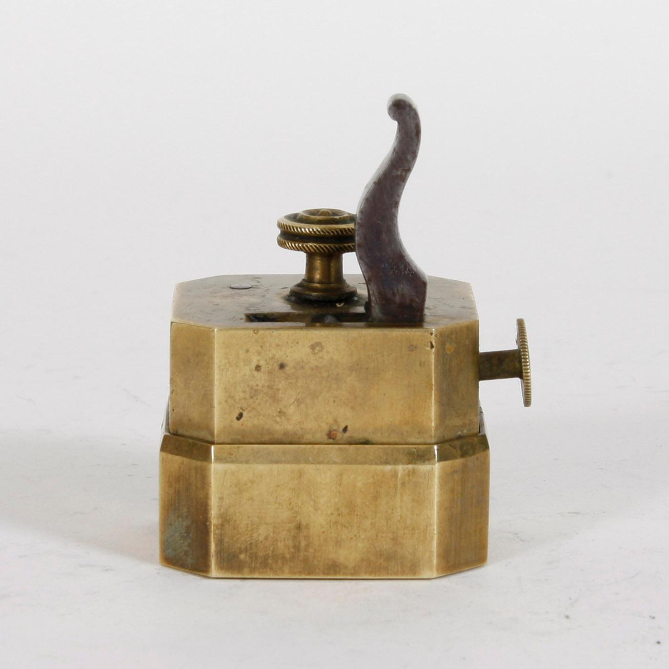 ÅDERLÅTNINGSINSTRUMENT I ETUI, 1800-tal.