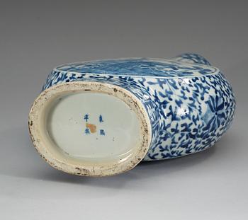 A large blue and white moon flask, Qing dynasty, 19th Century.