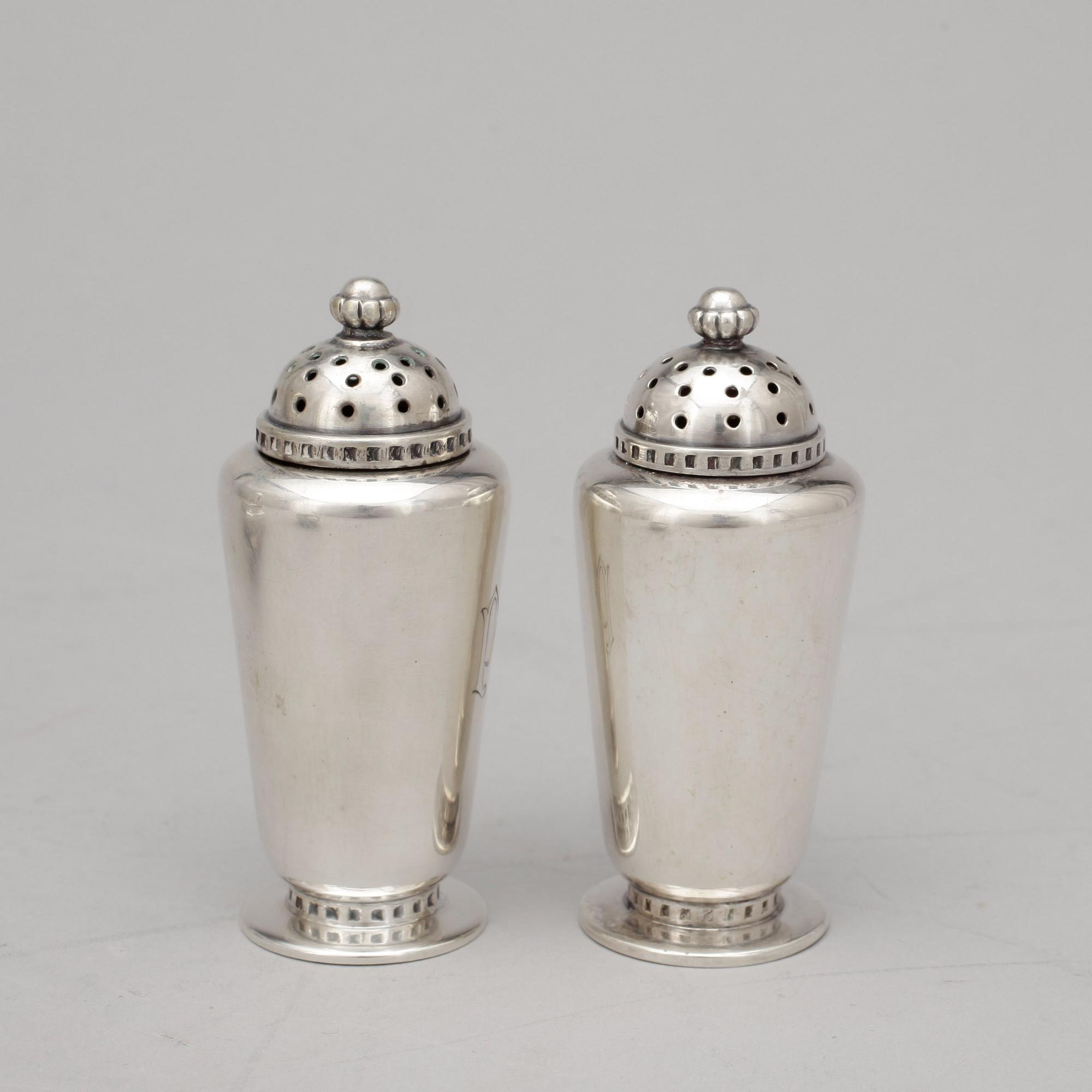 STRÖARE samt SALTKAR, 5 delar, silver, GAB, Stockholm, 1944. Tot vikt ca 258 gram.
