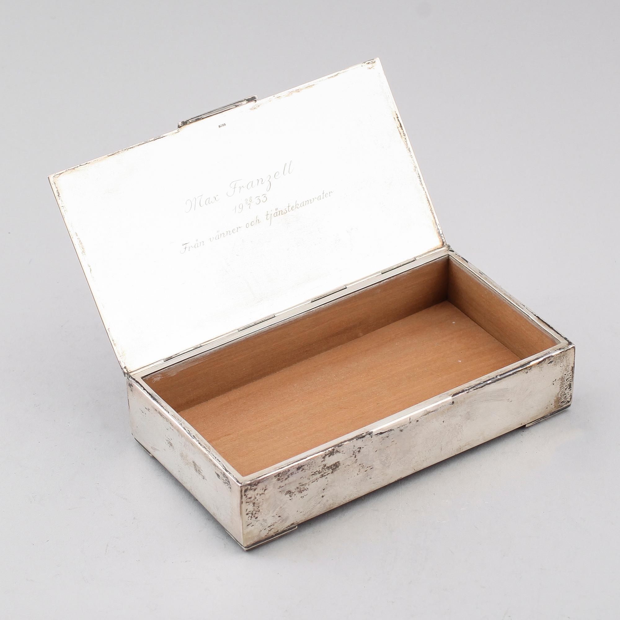 CIGARETTETUI, silver, 1930-tal. Vikt med inredning ca 407 g.