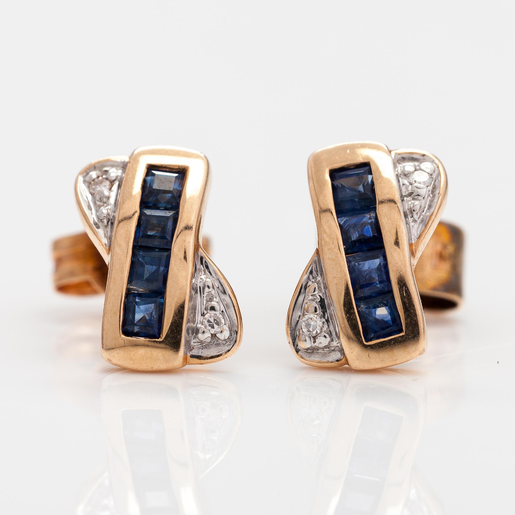 A 14K gold ring and earrings with sapphires and diamonds ca. 0.02 ct in total. Timanttiset, Helsinki 1999.
