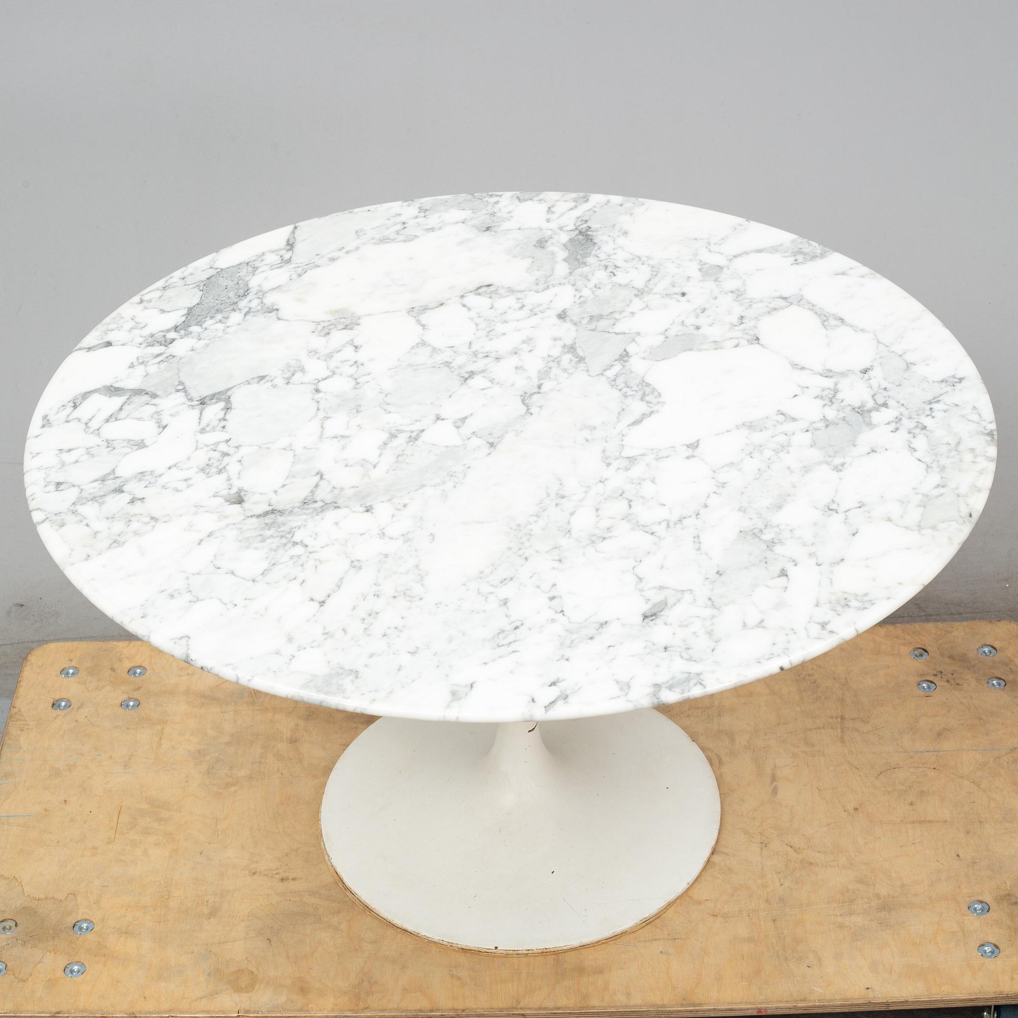 EERO SAARINEN, soffbord "Tulip", Knoll international 1900-talets andra hälft.