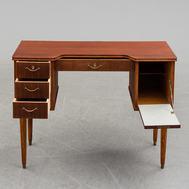 A mahogany veneered dressing table, 1950's.