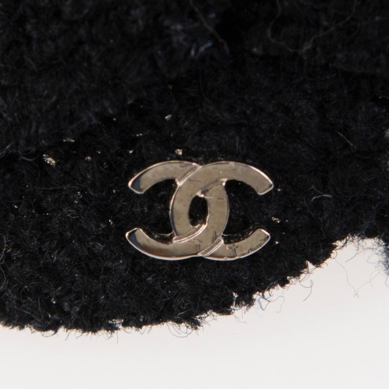 CHANEL JA GUCCI, kolme rintakorua.