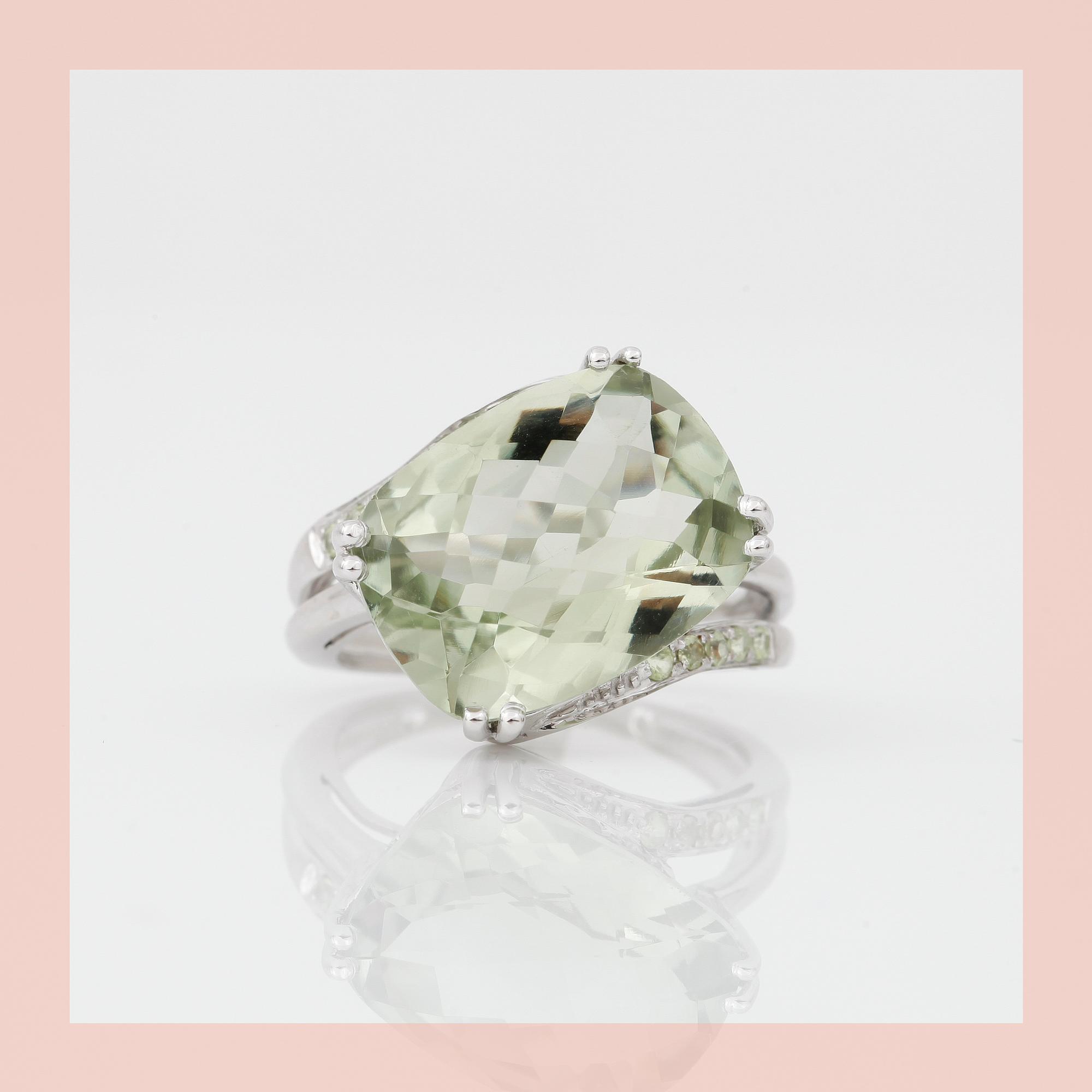 RING med prasiolit totalt ca 6.30 ct samt diamanter totalt ca 0.12 ct.