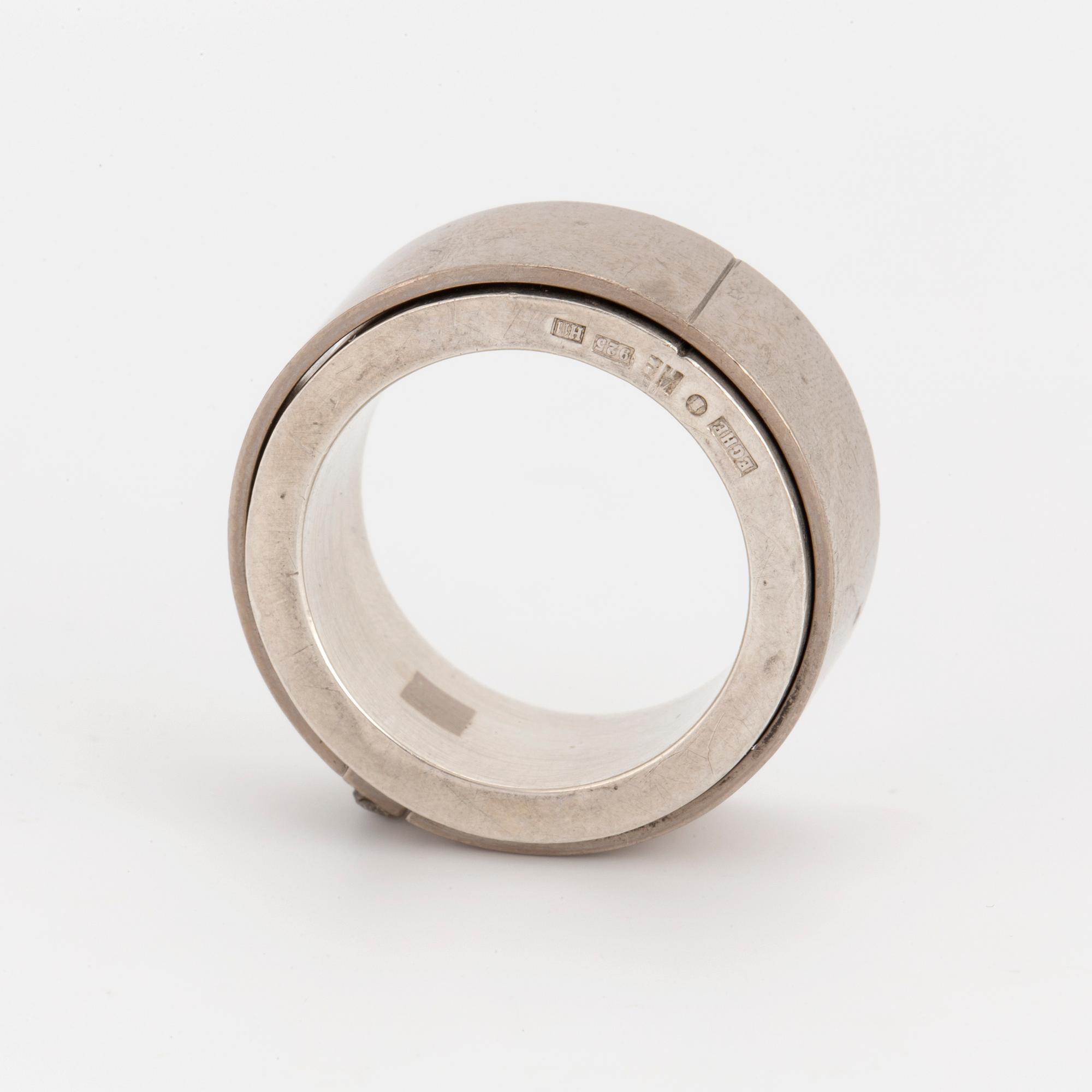 RING, Helena Edman, silver med oslipad diamant.