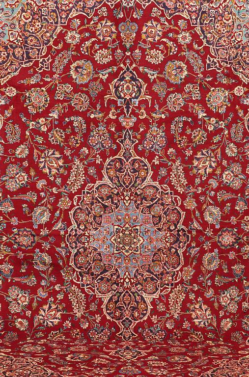 A carpet, Kashan, ca 424 x 308 cm.