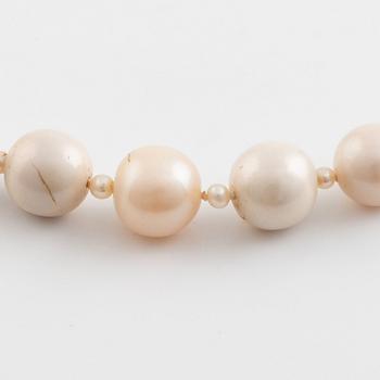 A pearl necklace.