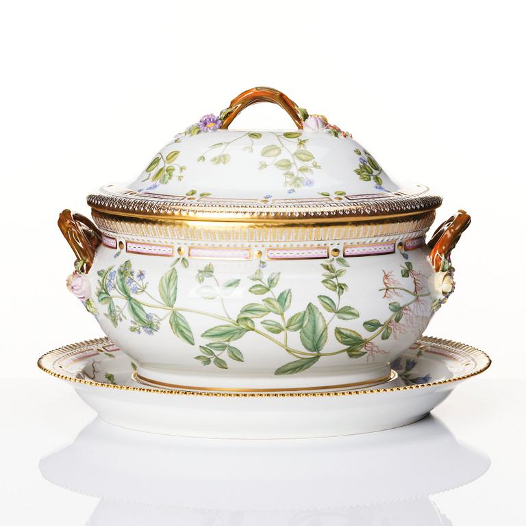 A large Royal Copenhagen 'Flora Danica' tureen with cover and stand, Denmark, 20th Century.