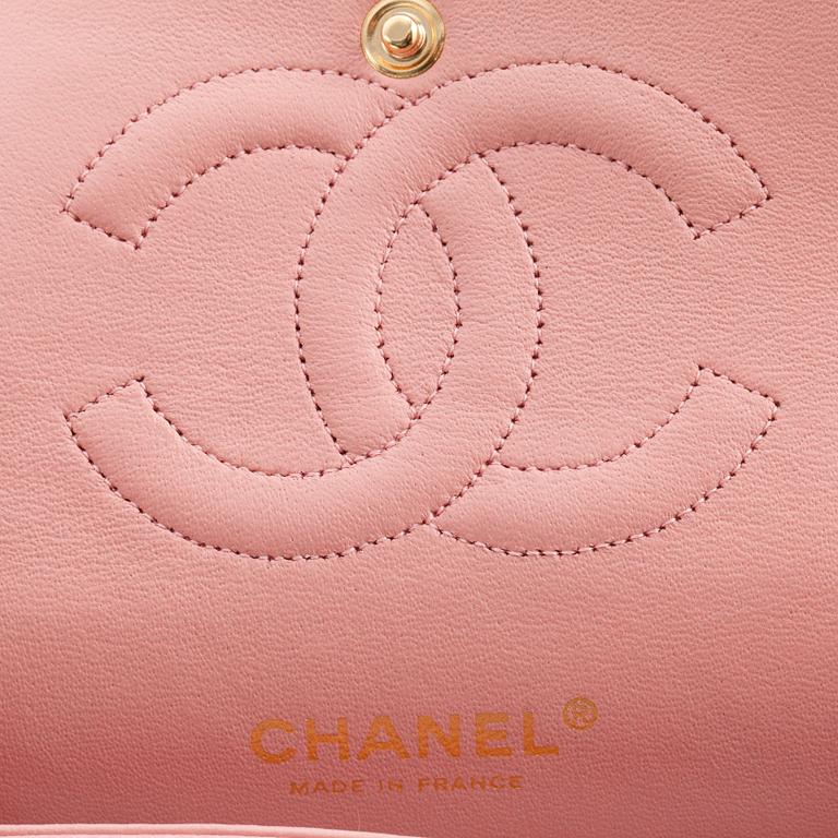 CHANEL, a pink caviar leather "double flap" shoulder bag.