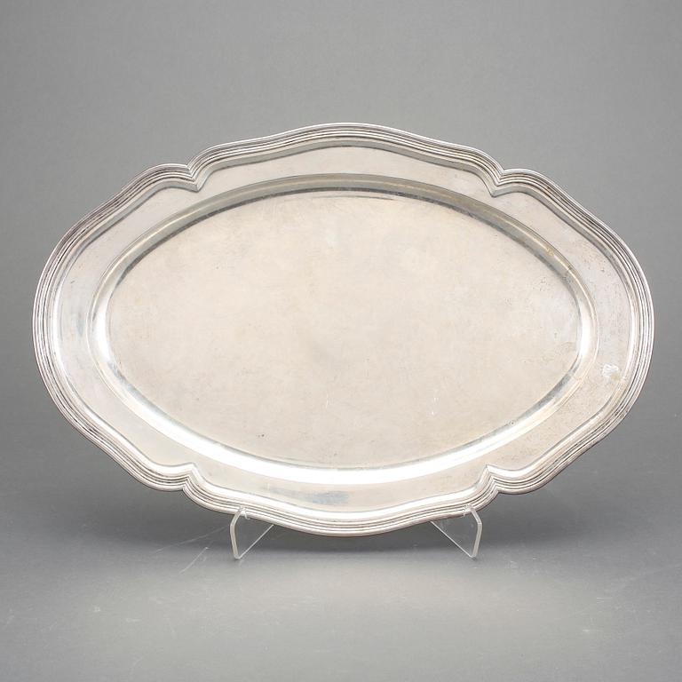 BRICKA, silver, rokokostil, Tyskland, 1900-tal. Ca 1620 gram.