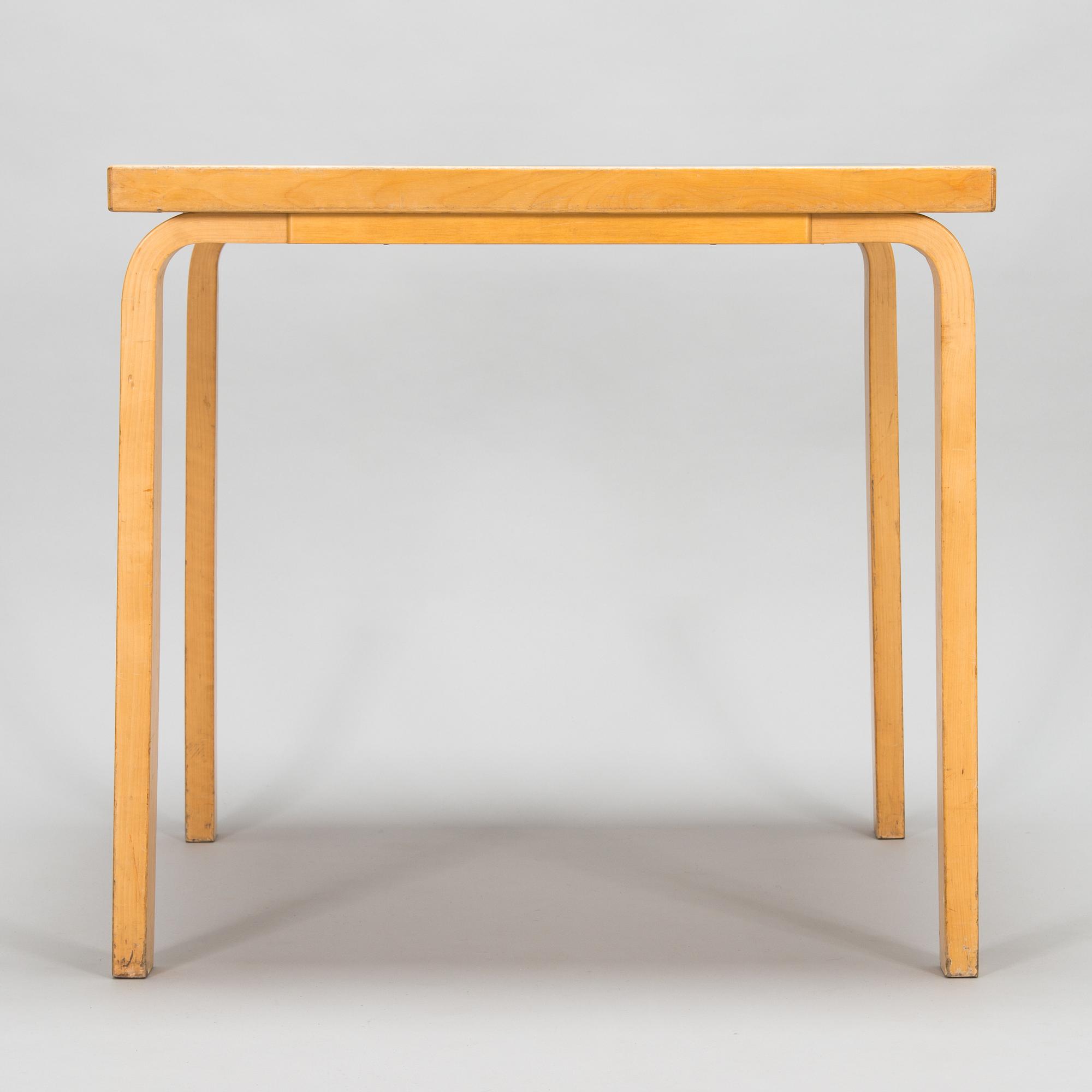 Alvar Aalto, pöytä, malli 85, O.Y. Huonekalu- ja Rakennustyötehdas A.B. 1900-luvun puoliväli.