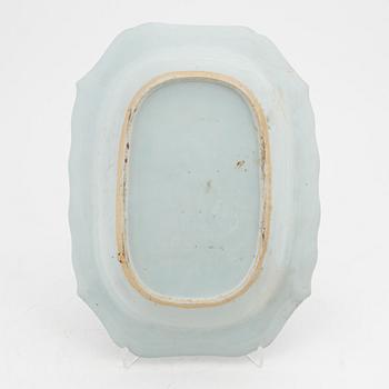 A Chinese porcelain blue and white charger, Qing Dynasty, Qianlong (1736-95).