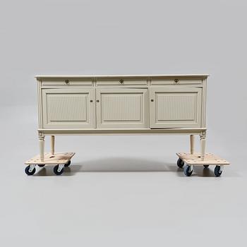 SIDEBOARD, gustaviansk stil, 1900-talets andra hälft.