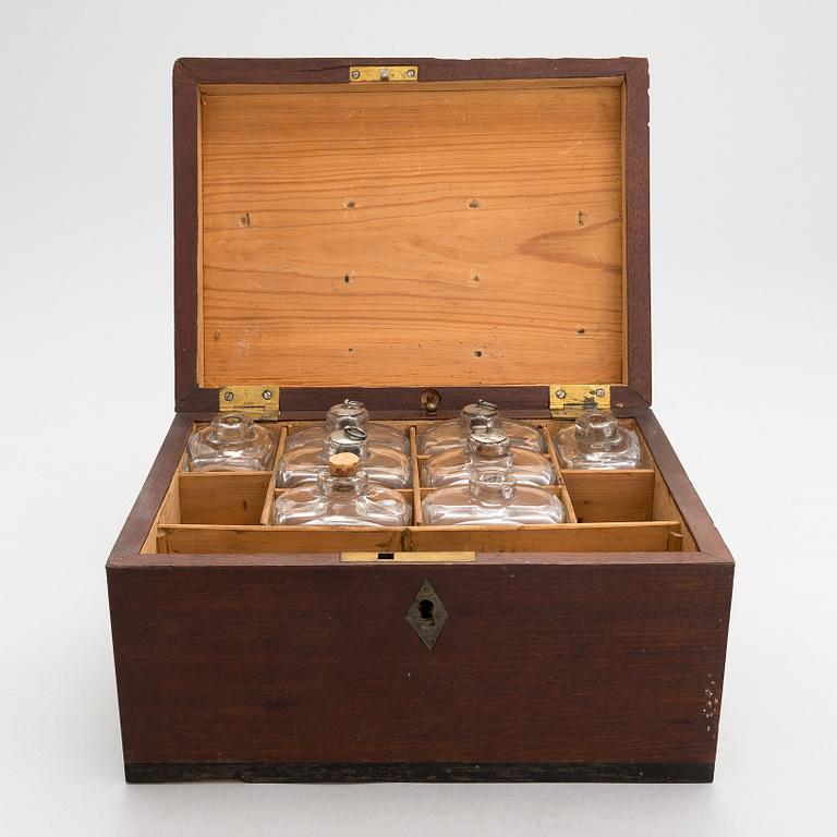 Läkemedelslåda, 1800-talets mitt.