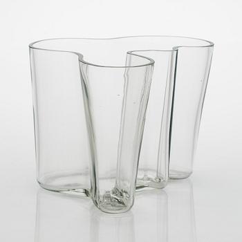 Alvar Aalto, a 1950s' 3030' vase, signed Alvar Aalto. Iittala 1950s.