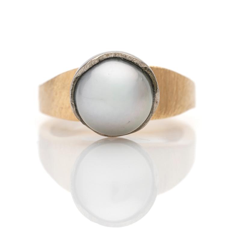 Ring, 18k gold with pearl.